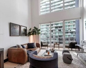 60 SW 13th St, Unit 3412 in Miami, FL - Foto de edificio - Building Photo