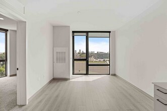 2183 N Elston Ave in Chicago, IL - Building Photo - Building Photo