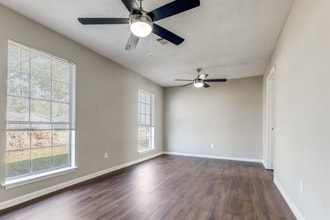 3120 Royal St in Baytown, TX - Foto de edificio - Building Photo