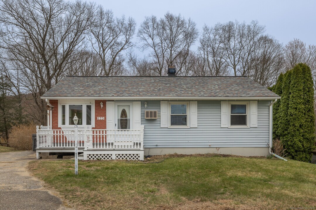 173 Morning Dove Rd in Naugatuck, CT - Building Photo