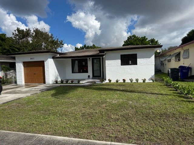 2411 McKinley St in Hollywood, FL - Building Photo