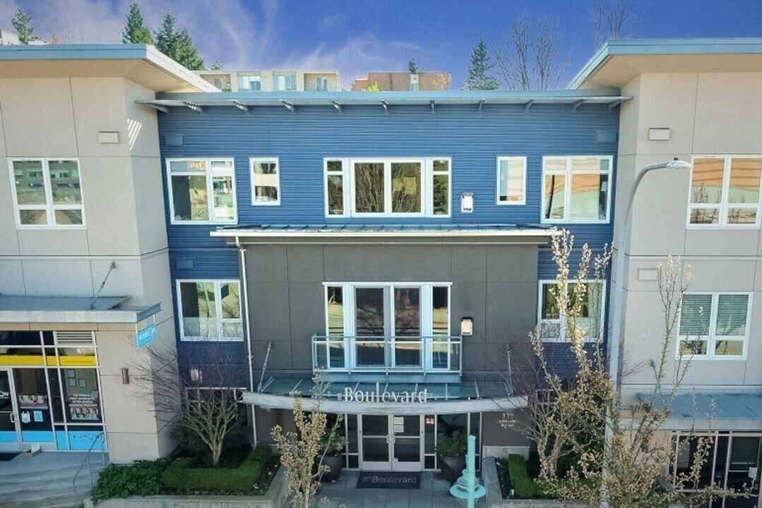 375 Kirkland Ave in Kirkland, WA - Building Photo