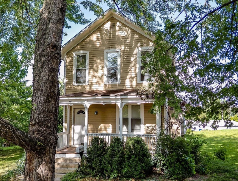 912 Pennsylvania St in Lawrence, KS - Building Photo