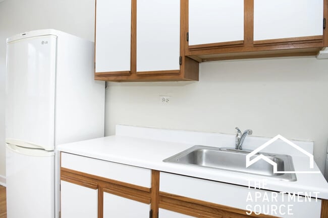 property at 3345 N Marshfield Ave