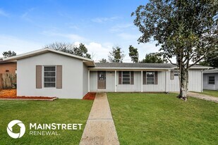 686 Hager St, Unit M310 in Deltona, FL - Building Photo