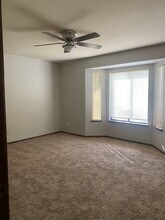558 E Birch Ave in Hanford, CA - Building Photo - Building Photo