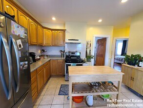 215 Cypress St in Brookline, MA - Foto de edificio - Building Photo