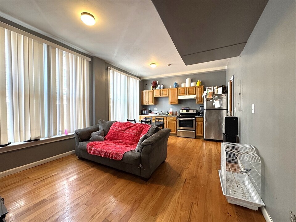 4 Washington Ave in Chelsea, MA - Building Photo