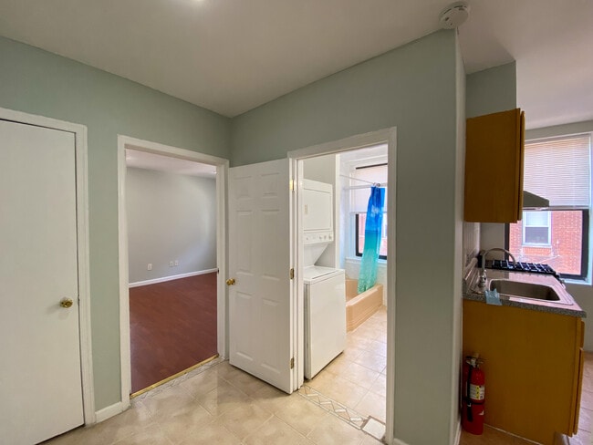 1414 Snyder Ave, Unit 2nd Floor in Philadelphia, PA - Building Photo - Building Photo