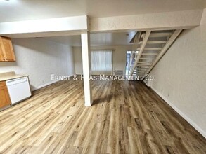 3421 E Andy St in Long Beach, CA - Foto de edificio - Building Photo