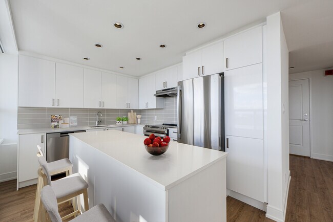 The Kingsview in Toronto, ON - Building Photo - Building Photo