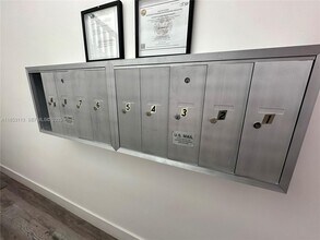 1630 SW 10th St in Miami, FL - Foto de edificio - Building Photo