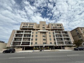 235 W Park Ave in Long Beach, NY - Building Photo