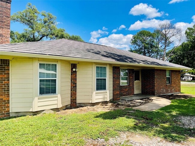 419 S 2nd St in Beasley, TX - Building Photo - Building Photo