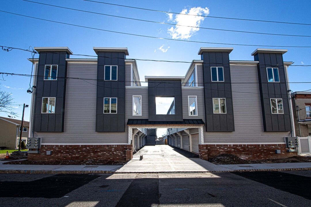 Essex Apartments in Carteret, NJ - Foto de edificio