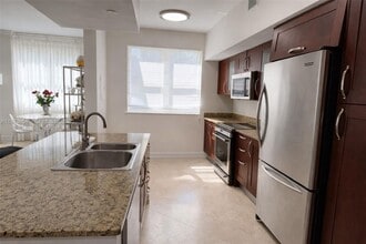 20000 E Country Club Dr, Unit 311 in Aventura, FL - Foto de edificio - Building Photo