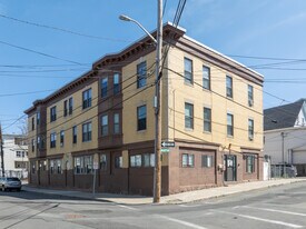 Walnut Condominiums in Revere, MA - Building Photo