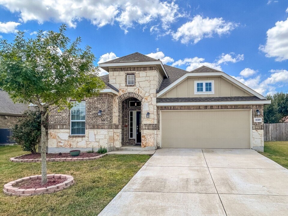 10309 Colonel Ridge in Schertz, TX - Building Photo