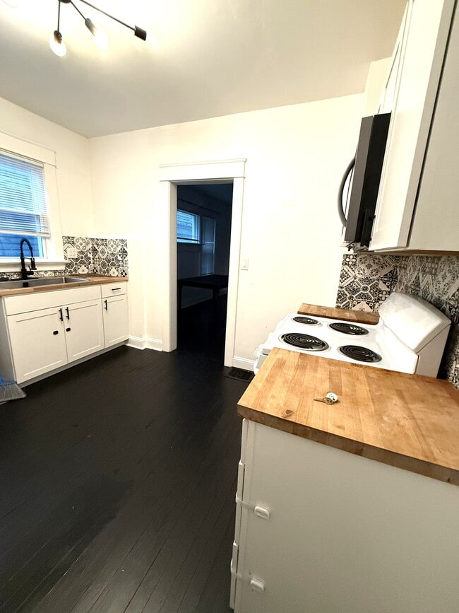 731 E 28th St, Unit 1