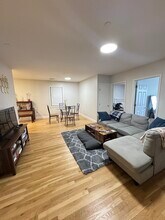 389 W Broadway in Boston, MA - Building Photo - Building Photo