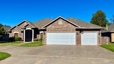 11621 Hackney Ln in Yukon, OK - Building Photo - Building Photo