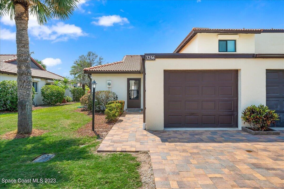 3256 Sea Oats Cir in Melbourne Beach, FL - Building Photo