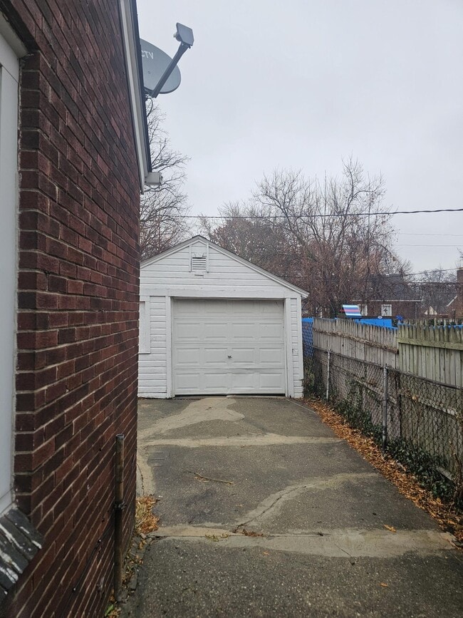 5766 Bluehill St in Detroit, MI - Building Photo - Building Photo