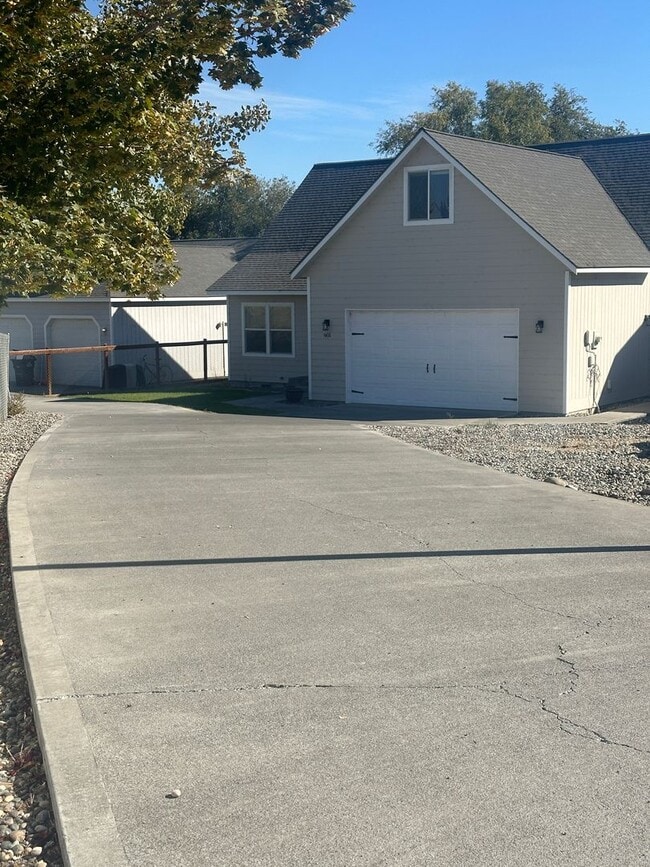 901 W Windrose Dr in Moses Lake, WA - Building Photo - Building Photo
