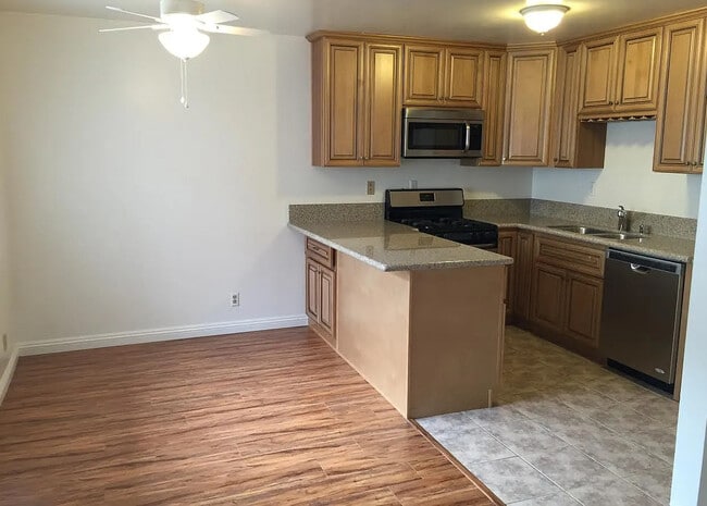 2115 Mathews Ave in Redondo Beach, CA - Building Photo - Building Photo