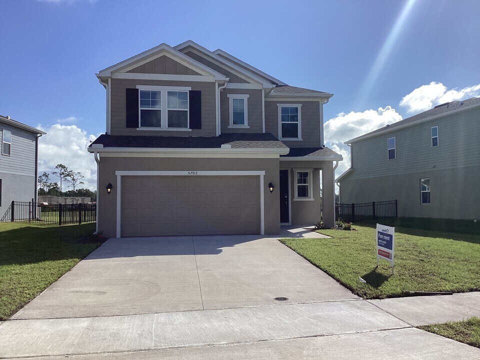 5703 Oesterle Rd in St. Cloud, FL - Building Photo