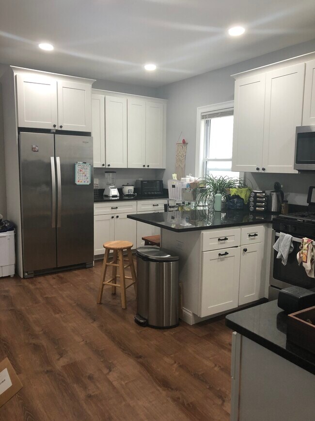 38 Crescent Ave, Unit 3