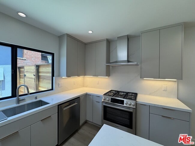 7808 Truxton Ave in Los Angeles, CA - Building Photo - Building Photo