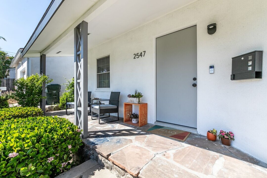 2547 Piedmont Ave in Montrose, CA - Building Photo
