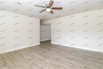 1495 Flicker Dr in Florissant, MO - Building Photo - Building Photo