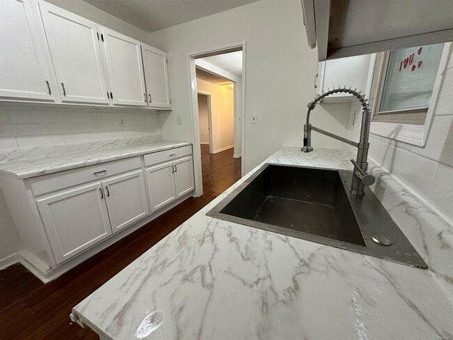 property at 3535 Farwood Dr