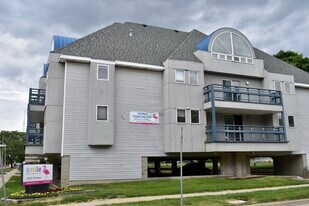 202 E Chalmers in Champaign, IL - Building Photo