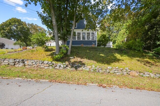 12 Moulton St in Newburyport, MA - Building Photo - Building Photo