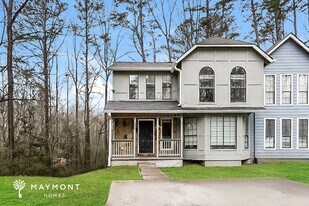 826 Brandy Oaks Ln in Stone Mountain, GA - Building Photo