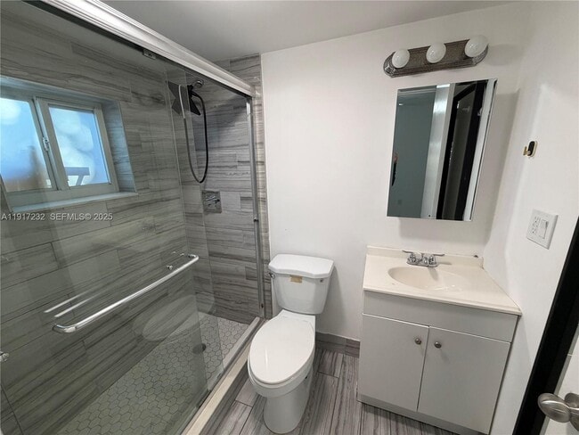 340 SW 18th Rd in Miami, FL - Foto de edificio - Building Photo