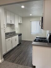 21100 Pioneer Blvd, Unit 21 in Lakewood, CA - Foto de edificio - Building Photo