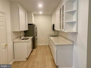 7806 Birnam Wood Dr in McLean, VA - Building Photo - Building Photo