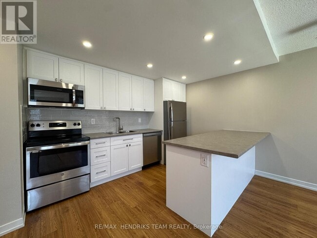 80 Rockwood Ave in St Catharines, ON - Building Photo - Building Photo