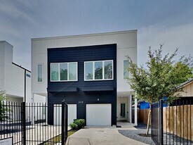 223 Oriole St in Houston, TX - Building Photo