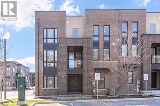 3058 Blacktusk Common in Oakville, ON - Building Photo - Building Photo