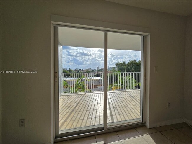 637 SW 3rd St in Miami, FL - Building Photo - Building Photo