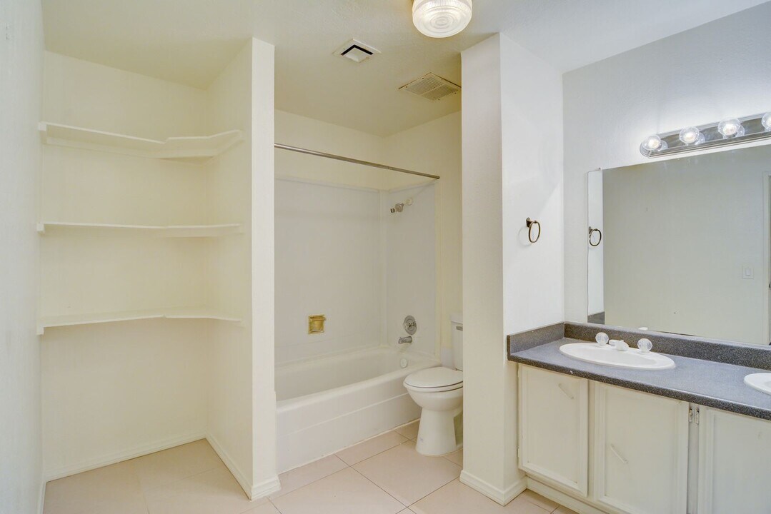 3994 Visby Ln in Las Vegas, NV - Building Photo