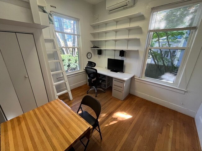 15 Arlington St, Unit 1st floor studio