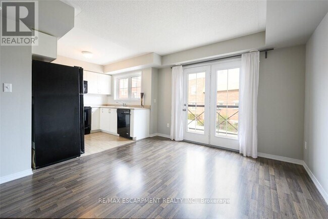 31 Hays Blvd in Oakville, ON - Building Photo - Building Photo