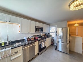 508 Chapel St in New Haven, CT - Building Photo - Building Photo