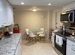 155 Ocean Ln Dr in Key Biscayne, FL - Building Photo - Building Photo